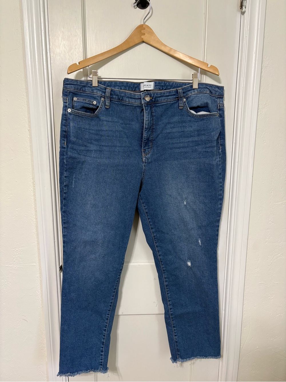 Crown & Ivy High-Rise Vintage Straight Jeans 20WR